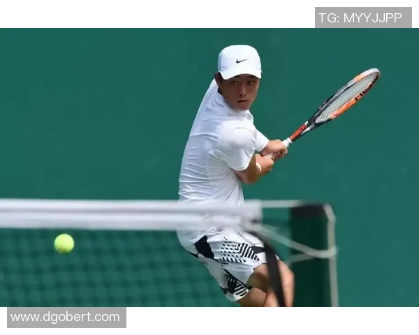 南京网球队的灵活性揭秘:网球巨献背后的训练与策略探讨 南京网球队的灵活性揭秘:网球巨献背后的训练与策略探讨