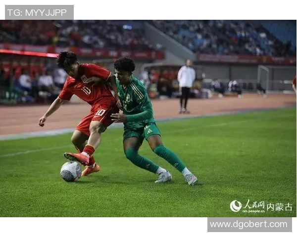 中国男子在足球赛中绝杀国际明星引发热议与关注 中国男子在足球赛中绝杀国际明星引发热议与关注